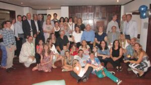 Familiares y amigos durante mi 75º cumpleaños. Centro Naval, Olivos