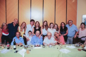Familia y amigos cercanos durante mis 80 años. Colegio de Escribanos de Rosario